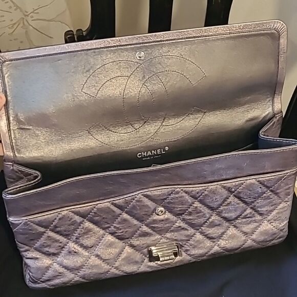 CHANEL Reissue Flap Bag Quilted Metallic Aged Calfskin 2.55 - Picture 9 of 17